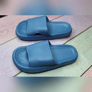 Adult Unisex Foam Pillow Slides Slippers 8.5 to 9.5 Men